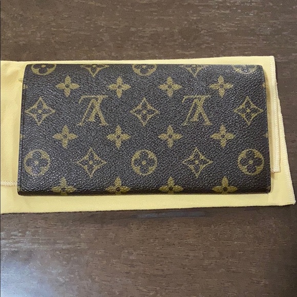 Pre-loved Monogram LV Sarah Long Wallet “SOLD” - Picture 4 of 10